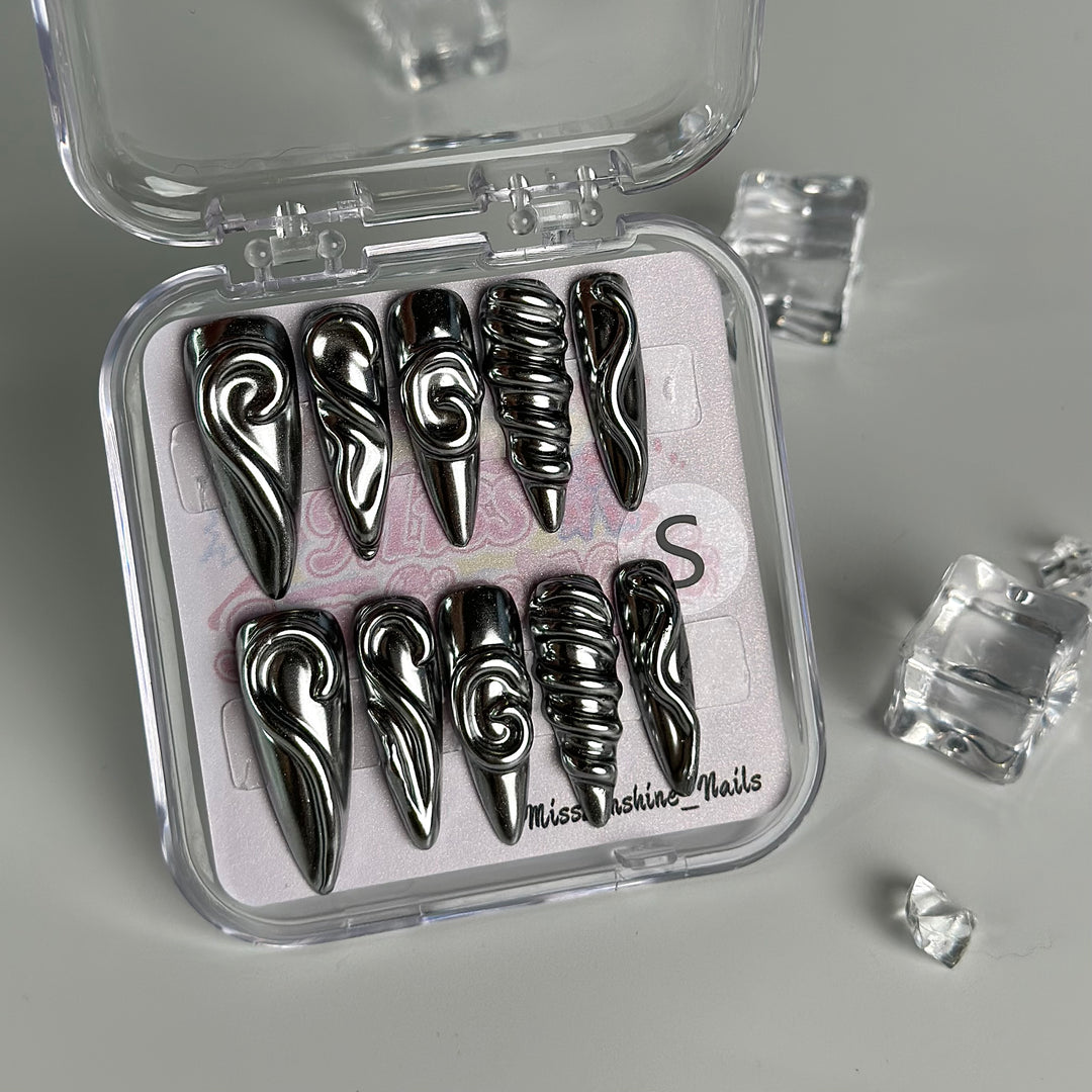 Sculptural futuristic nail design