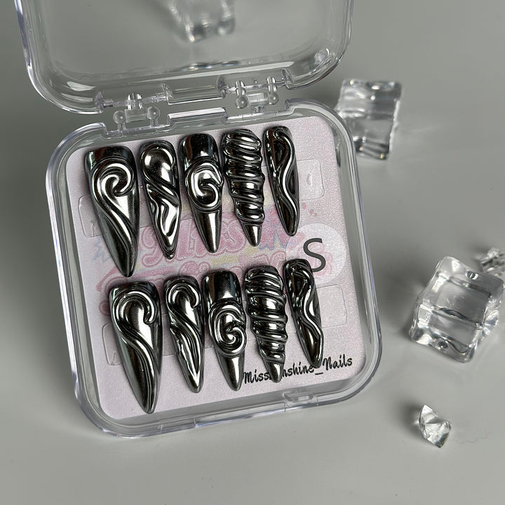 Sculptural futuristic nail design