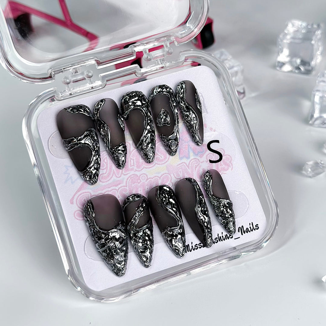 Metallic molten texture nails