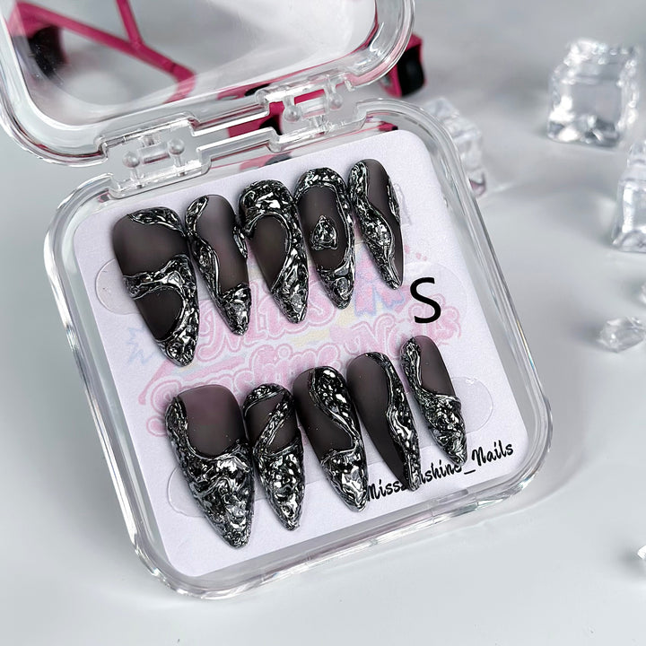 Metallic molten texture nails