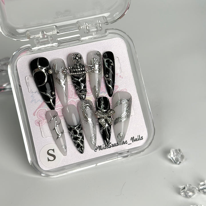 Chrome accent nails with edgy fashion style