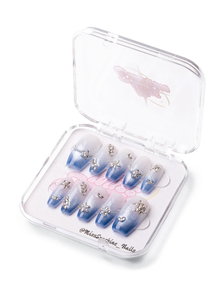 Ombré blue snowflake coffin nails