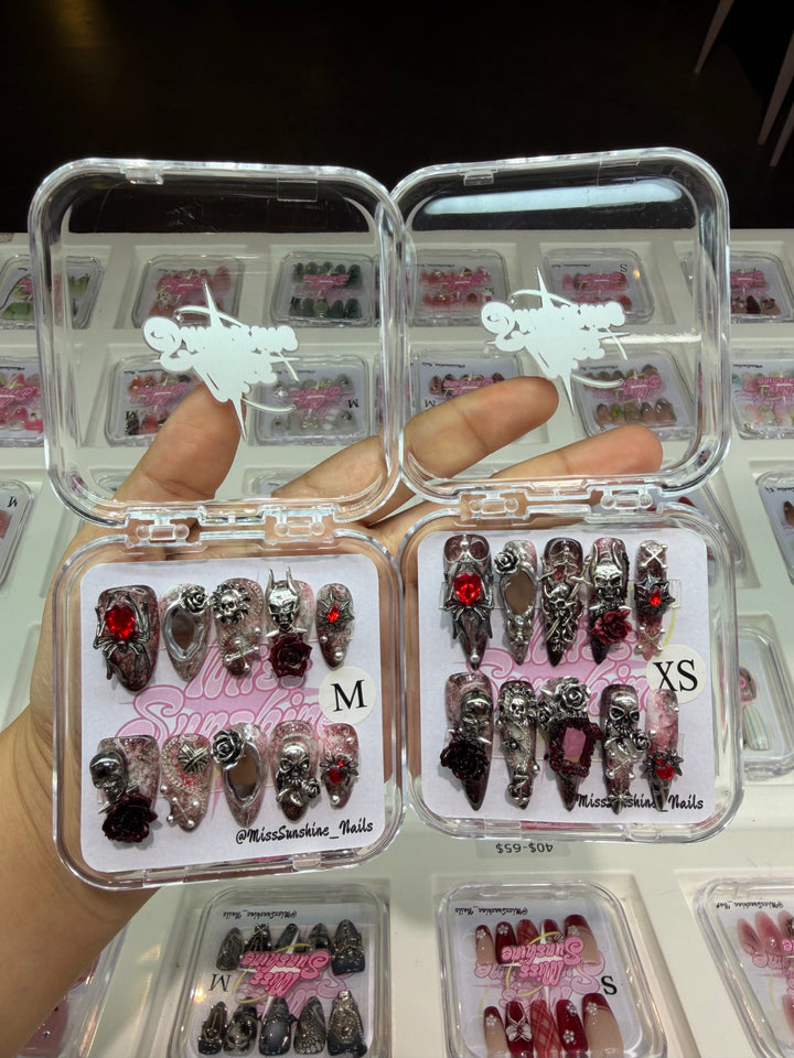 Horror Scare - MissSunshineNails