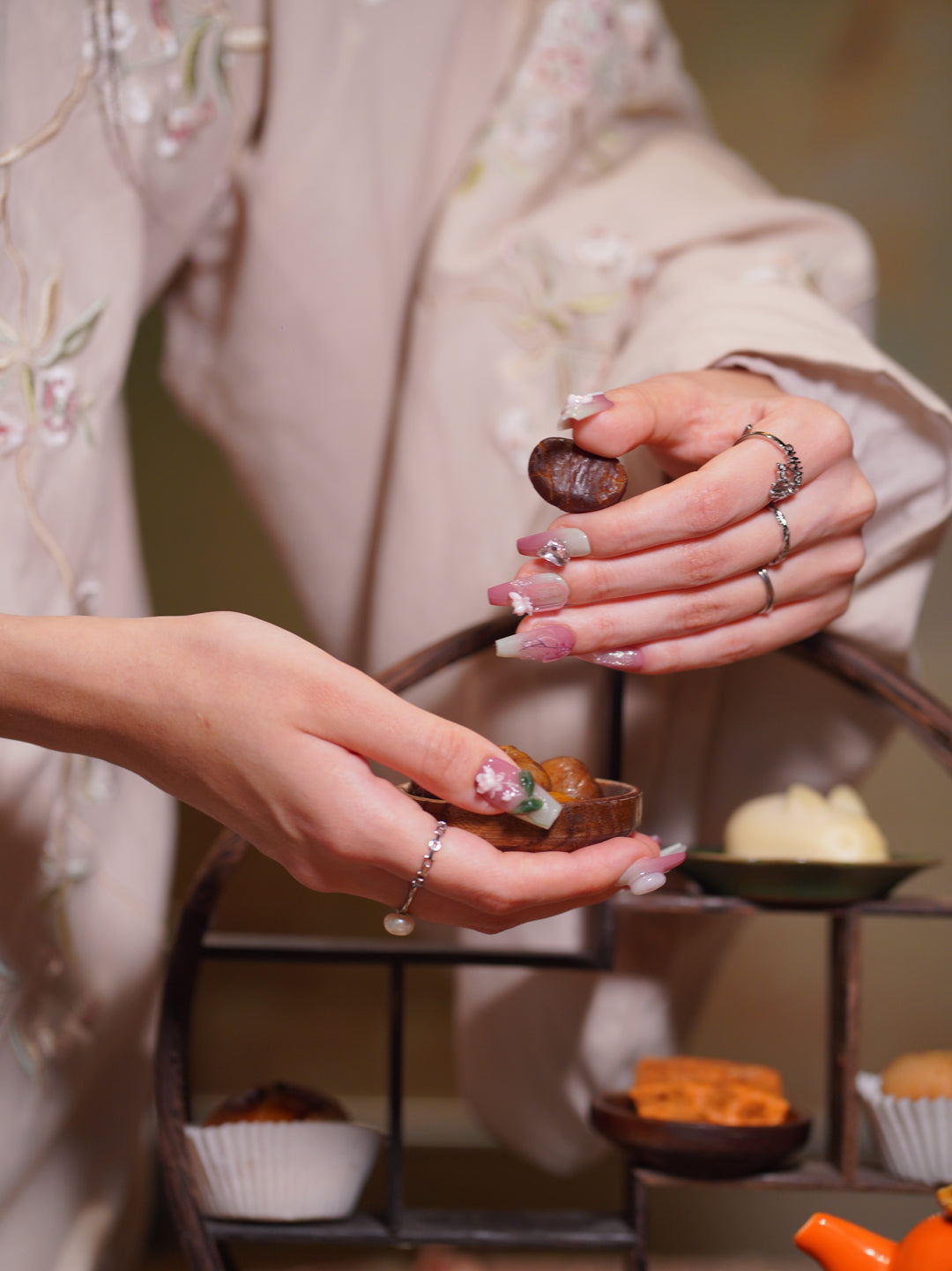 Lotus Pool - MissSunshineNails