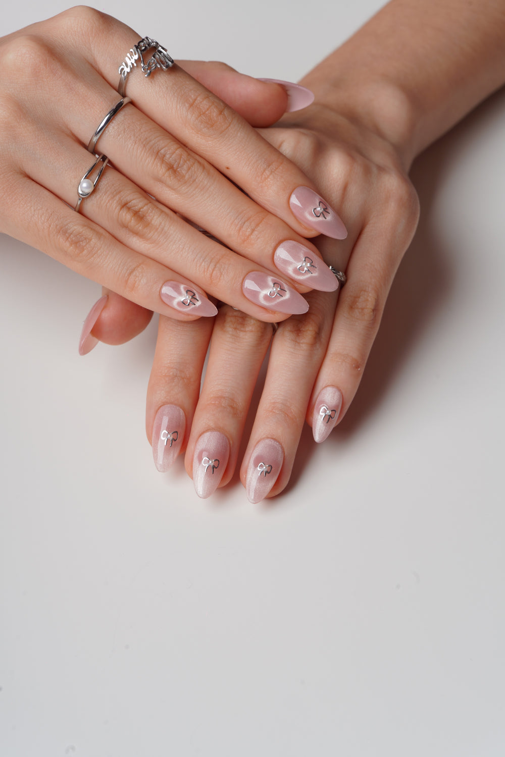 Heart Bow - MissSunshineNails