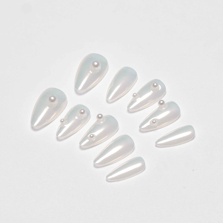 Hailey Bieber Chrome Nail with Pearl