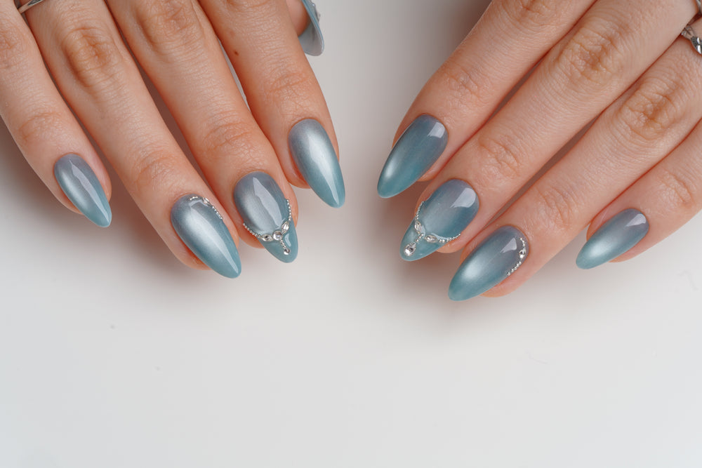 Aqua Aura magnetic shimmer graduation nails