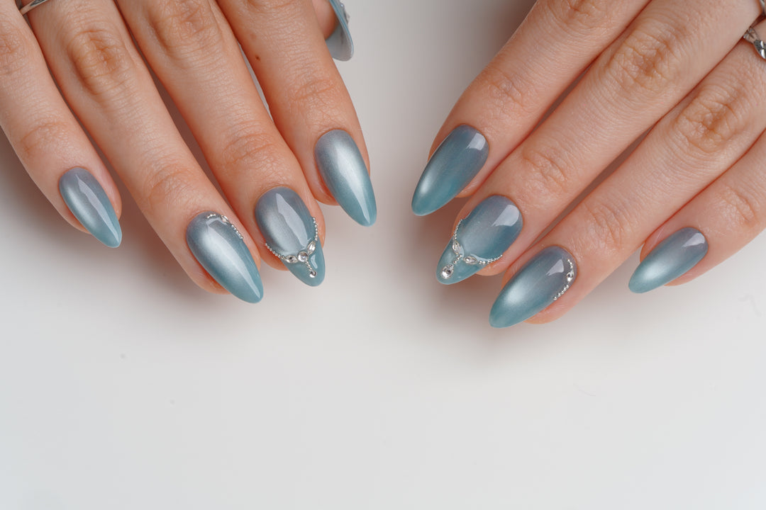 Aqua Aura magnetic shimmer graduation nails