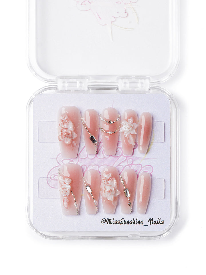 Flower Season A elegant floral press-on nails