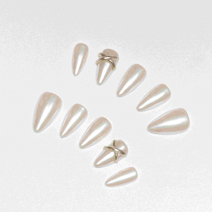 Elegant pearly chrome press-on nails