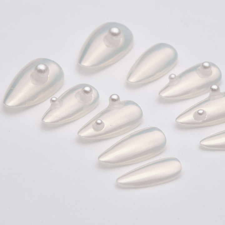 Minimalist Hailey Bieber nails with 3D pearls