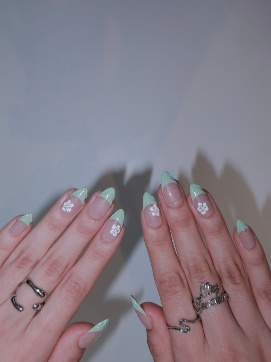 spring summer nails with elevated simple designs