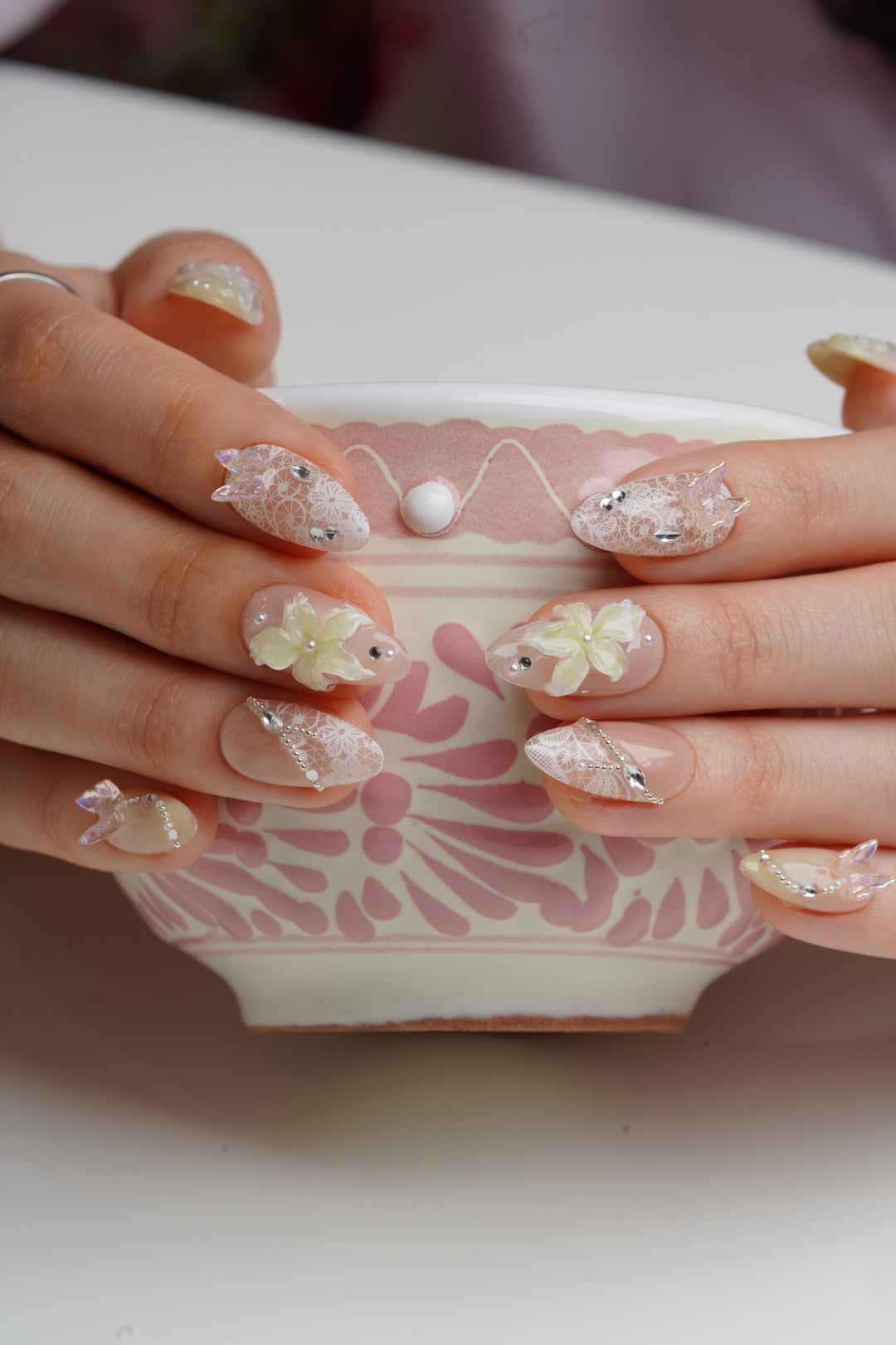 Elegant floral lace press on nails manicure set