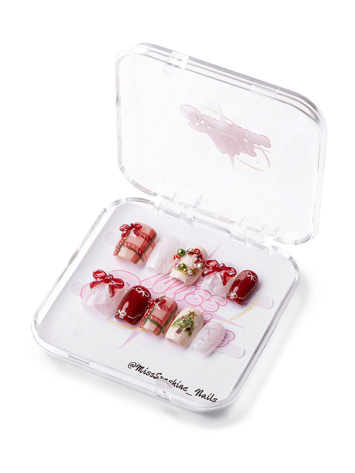 Extra short red and green nails with gift boxes