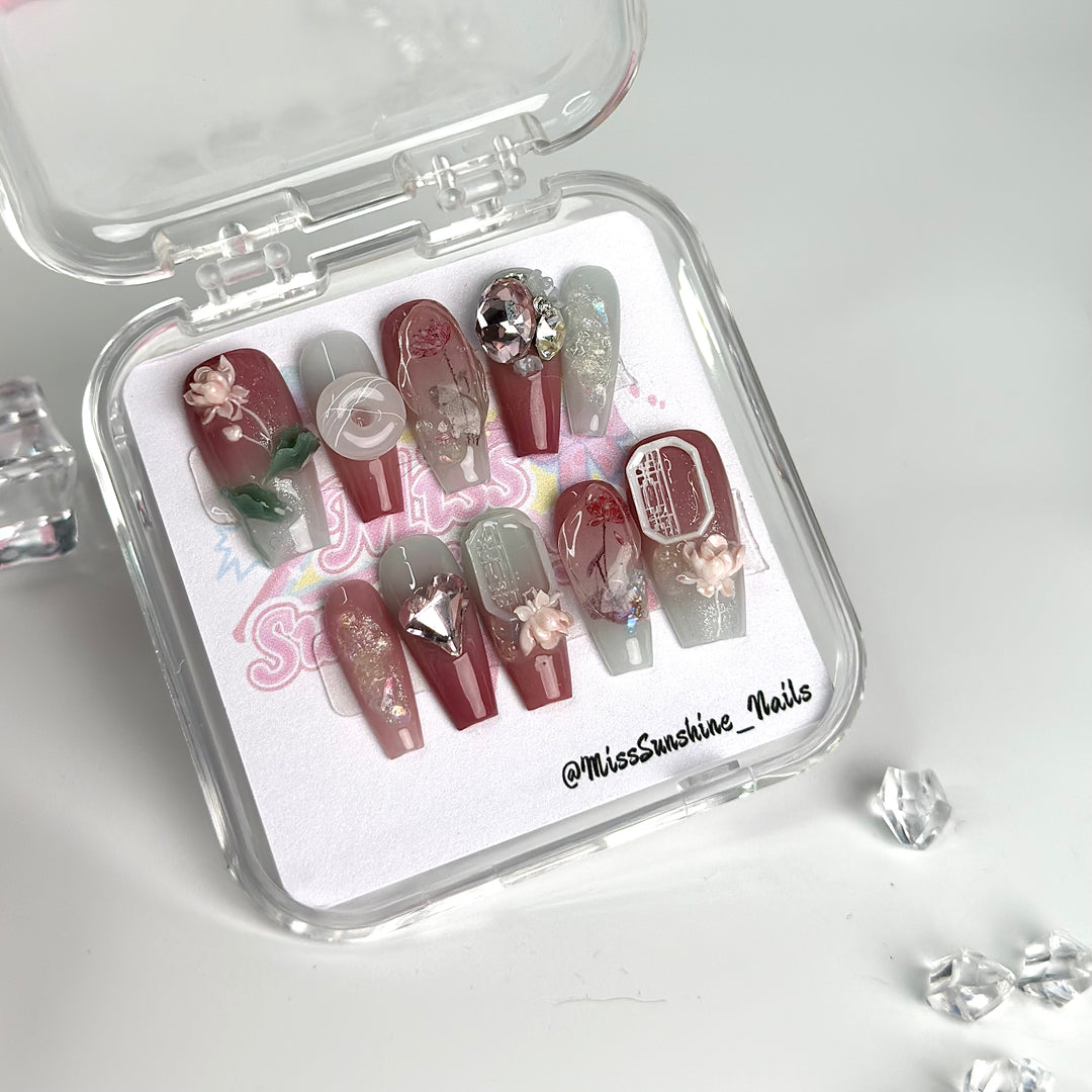 Iridescent press-ons in red and green hues