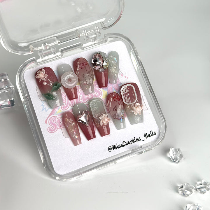 Iridescent press-ons in red and green hues