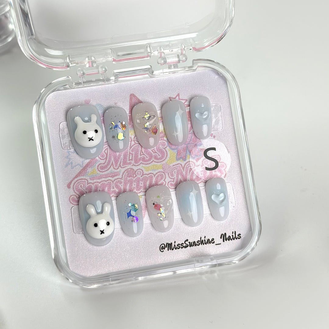 New Jeans E - MissSunshineNails