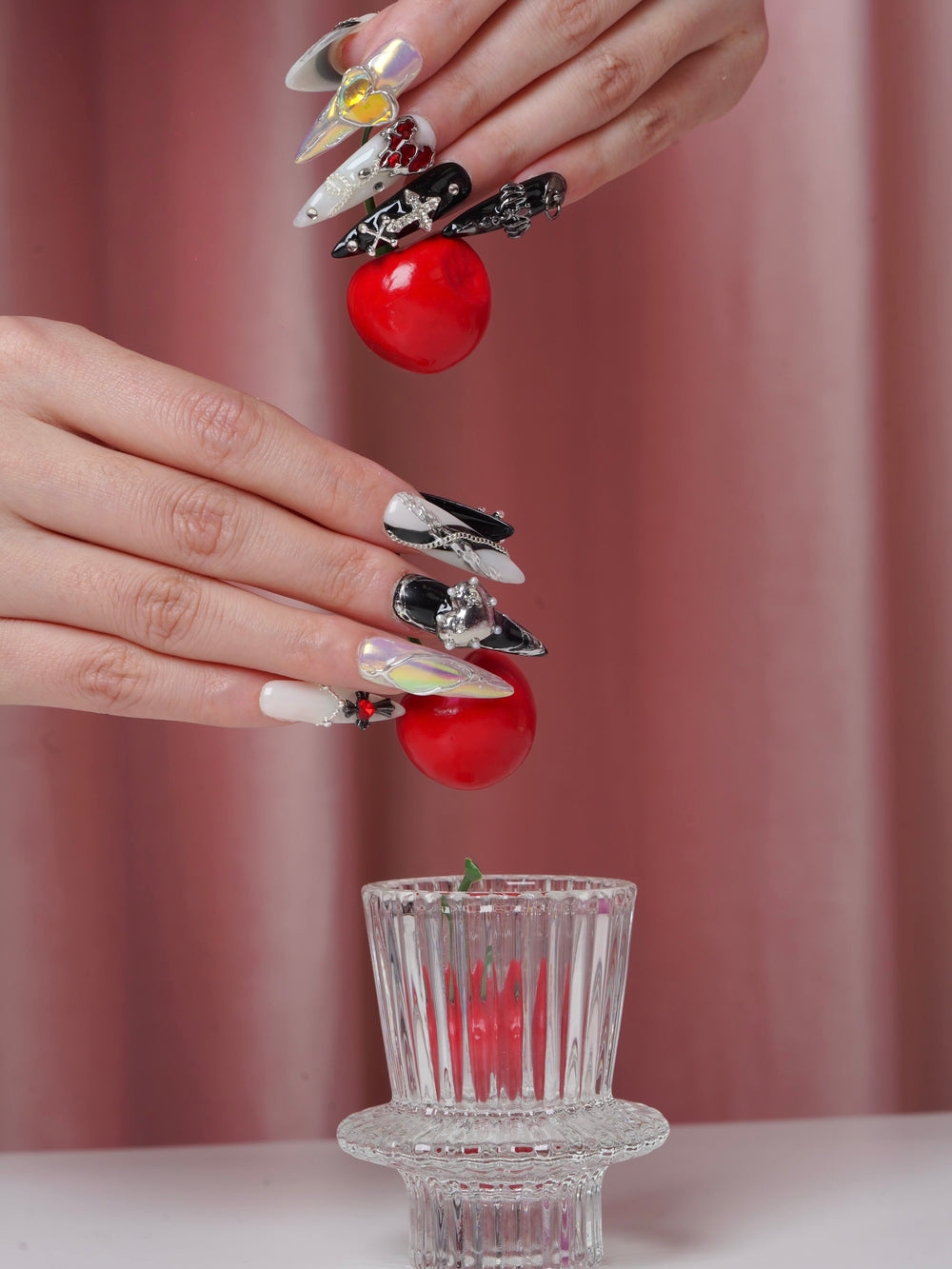 Long stiletto nails with chains