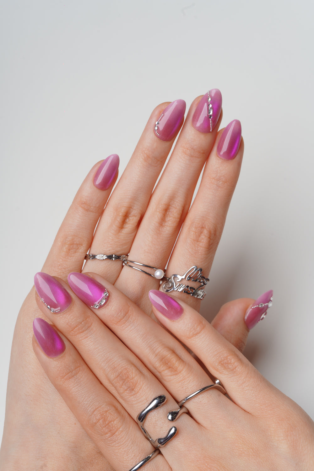 Rosy Halo magnetic shimmer graduation nails