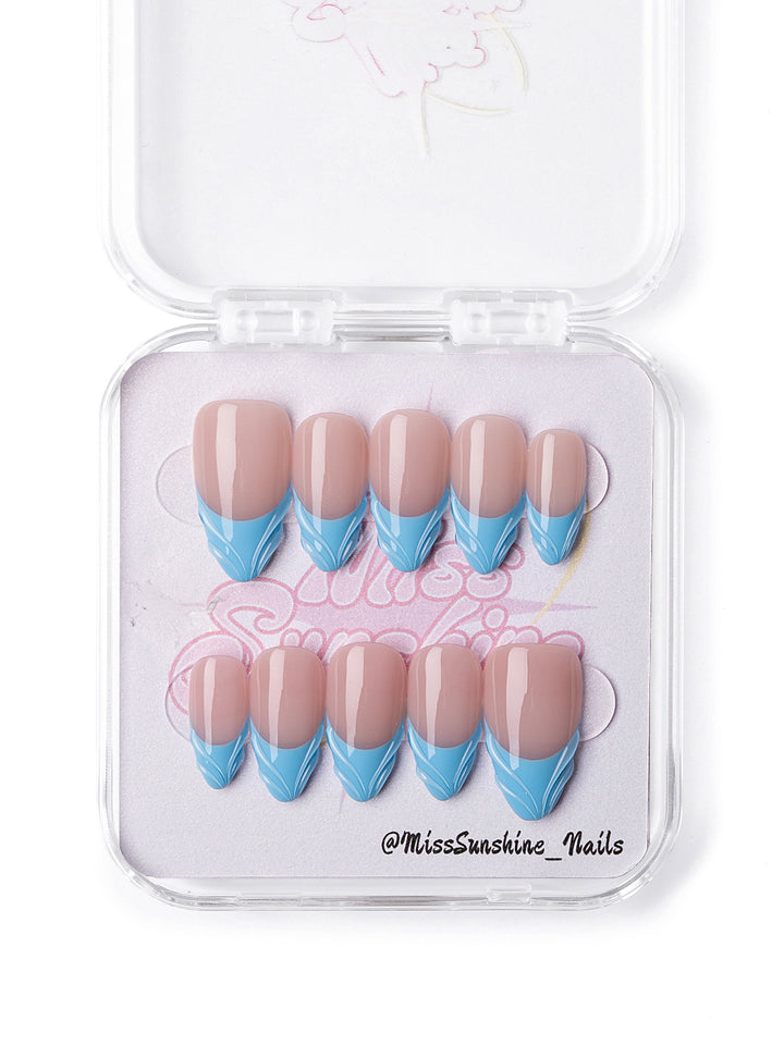 Minimalist summer press-on nails in blue and nude