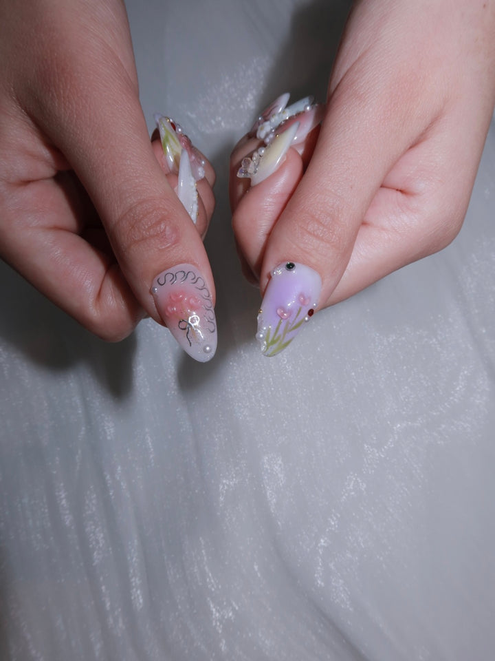 Pastel tulip and daisy nails